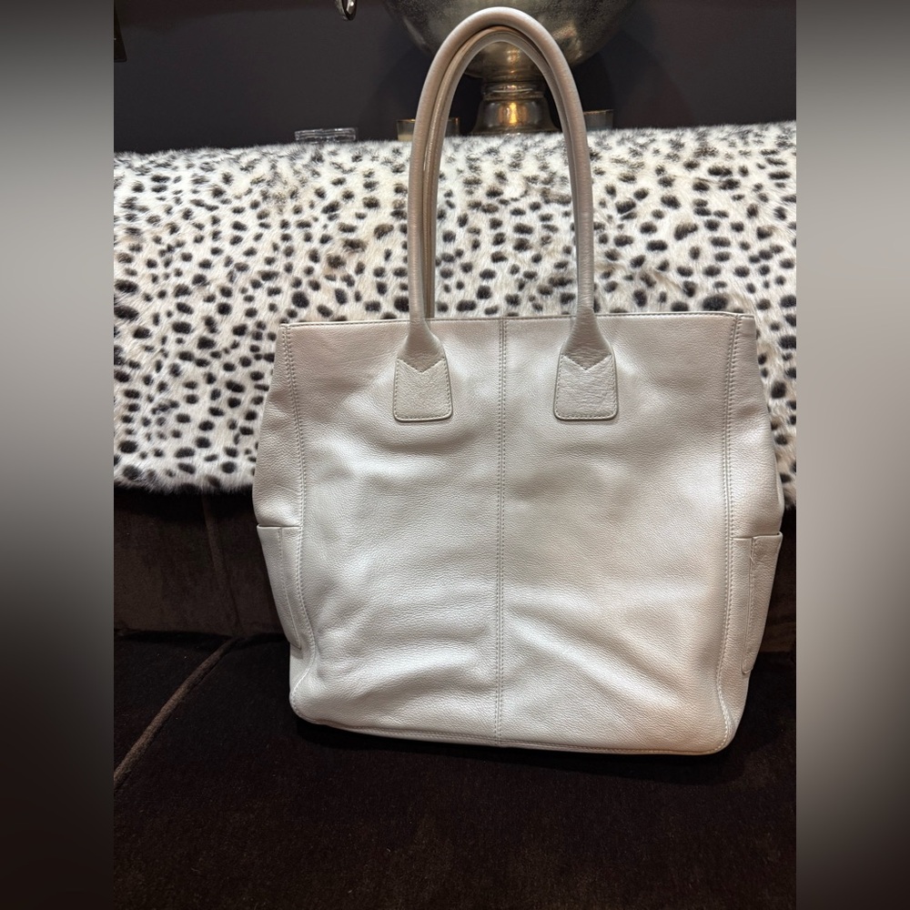 Adorable, silver gray leather tote by hobo. In beautiful condition.